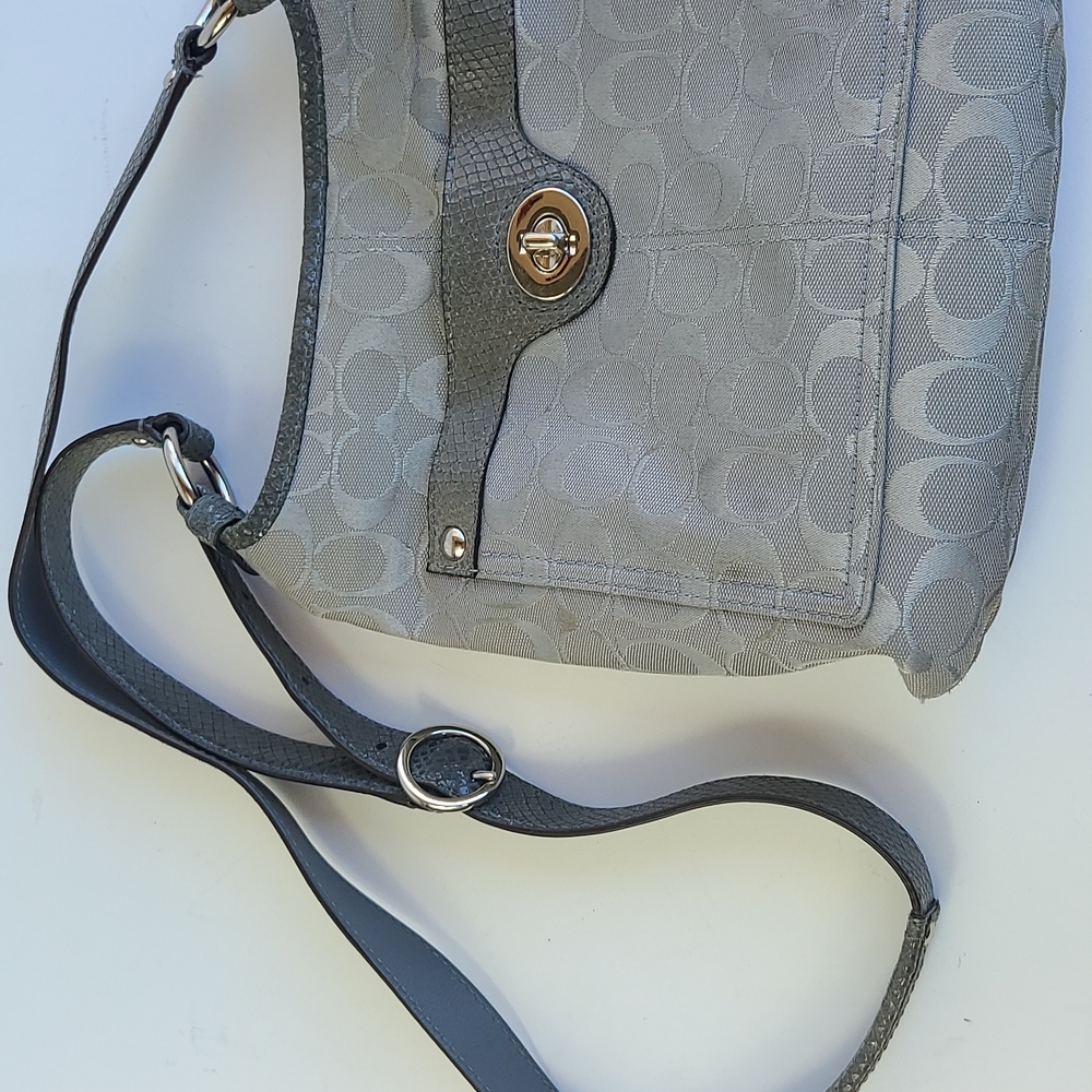 Coach Handbag - Picture 8 of 9